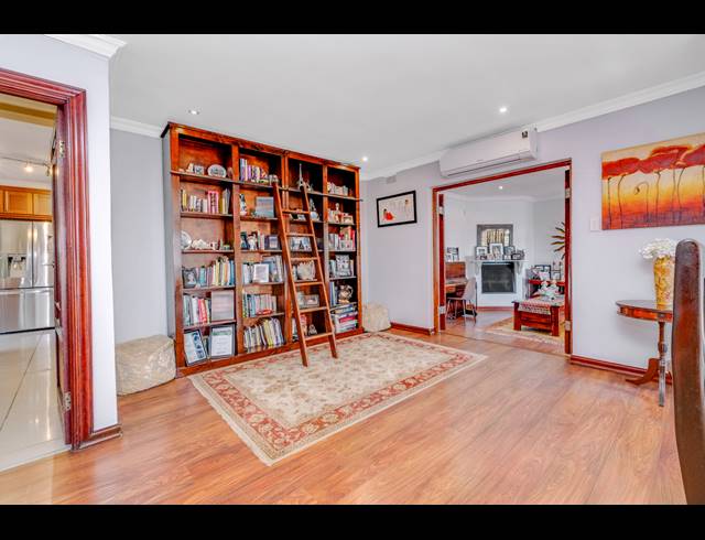 4 BEDROOM HOUSE FOR SALE IN LONEHILL